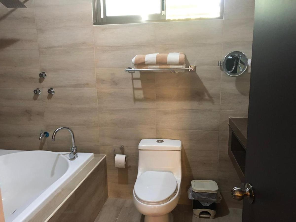 Casa Lili 2: Luxurious/Amplio/Hot Water/Economic/Wifi/Tv Apartment Valladolid  Exterior photo